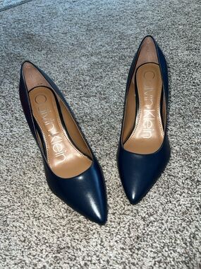 Calvin Klein Women's Navy Pointed-Toe Leather Pumps